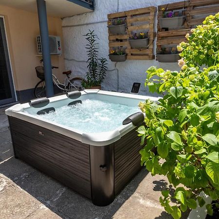 Self Check-In Apartment With Jacuzzi Mostar Extérieur photo