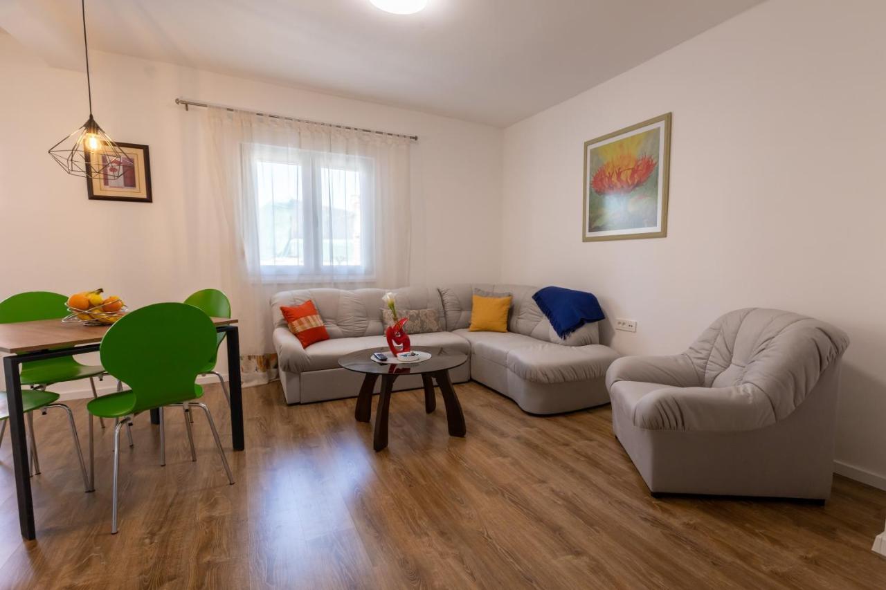 Self Check-In Apartment With Jacuzzi Mostar Extérieur photo